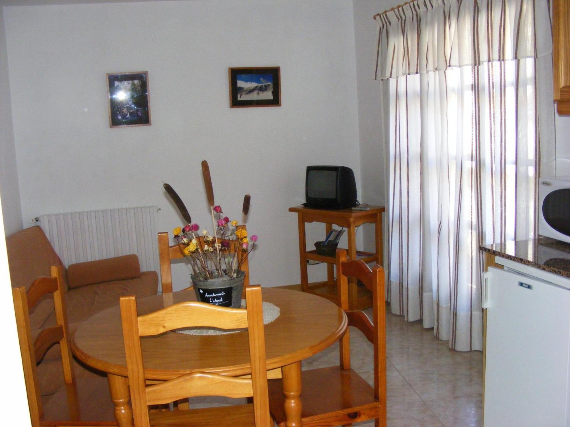 Apartaments L'Arrel Еспот Екстер'єр фото